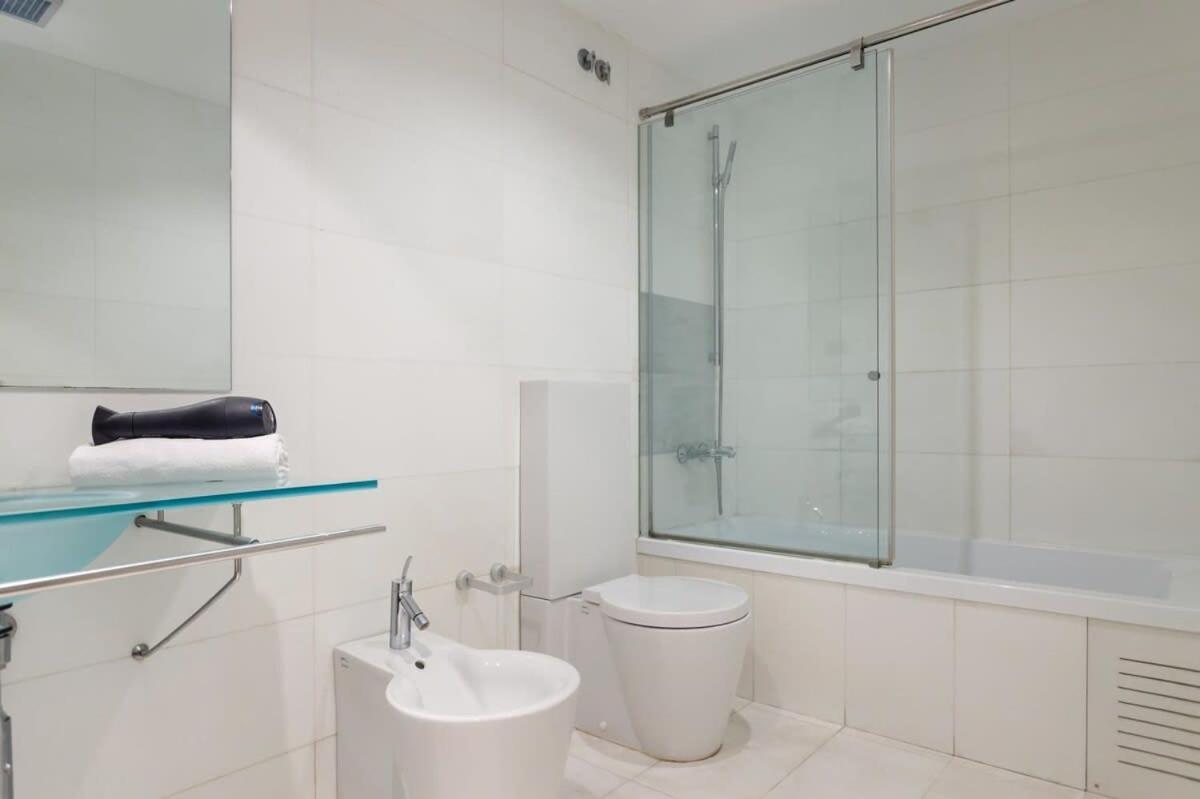 Plaça Catalunya Breathtaking 3bedroom Duplex With Balcony Appartement *