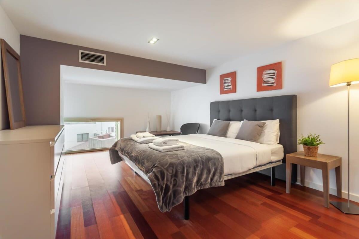 Plaça Catalunya Breathtaking 3bedroom Duplex With Balcony Appartement Barcelone