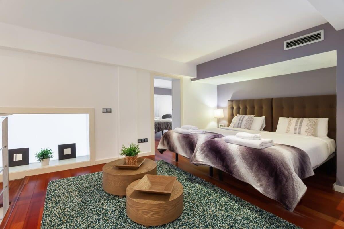 Plaça Catalunya Breathtaking 3bedroom Duplex With Balcony *